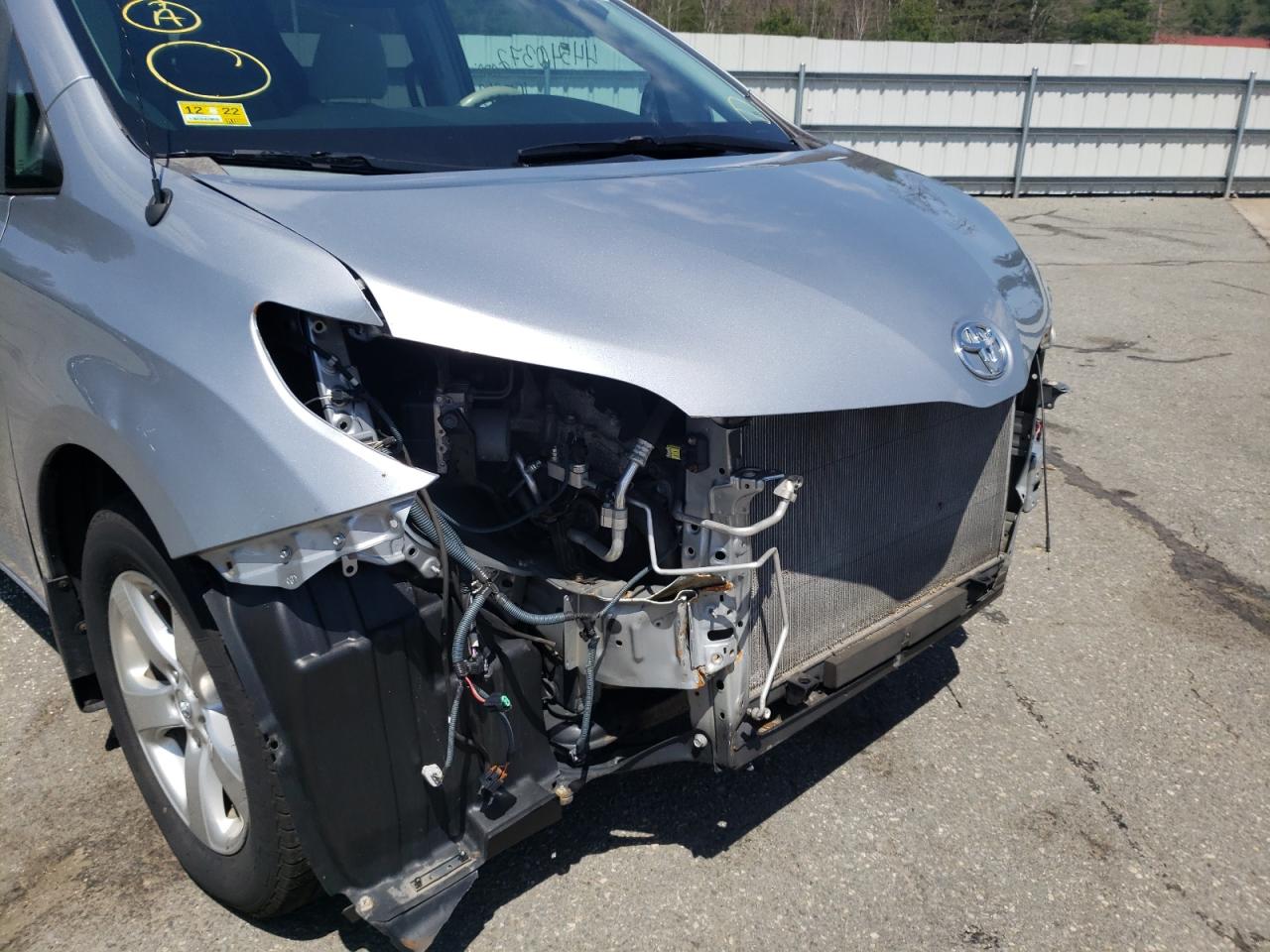 Photo 9 from auction – 2014 TOYOTA SIENNA LE with VIN 5TDKK3DC9ES519450