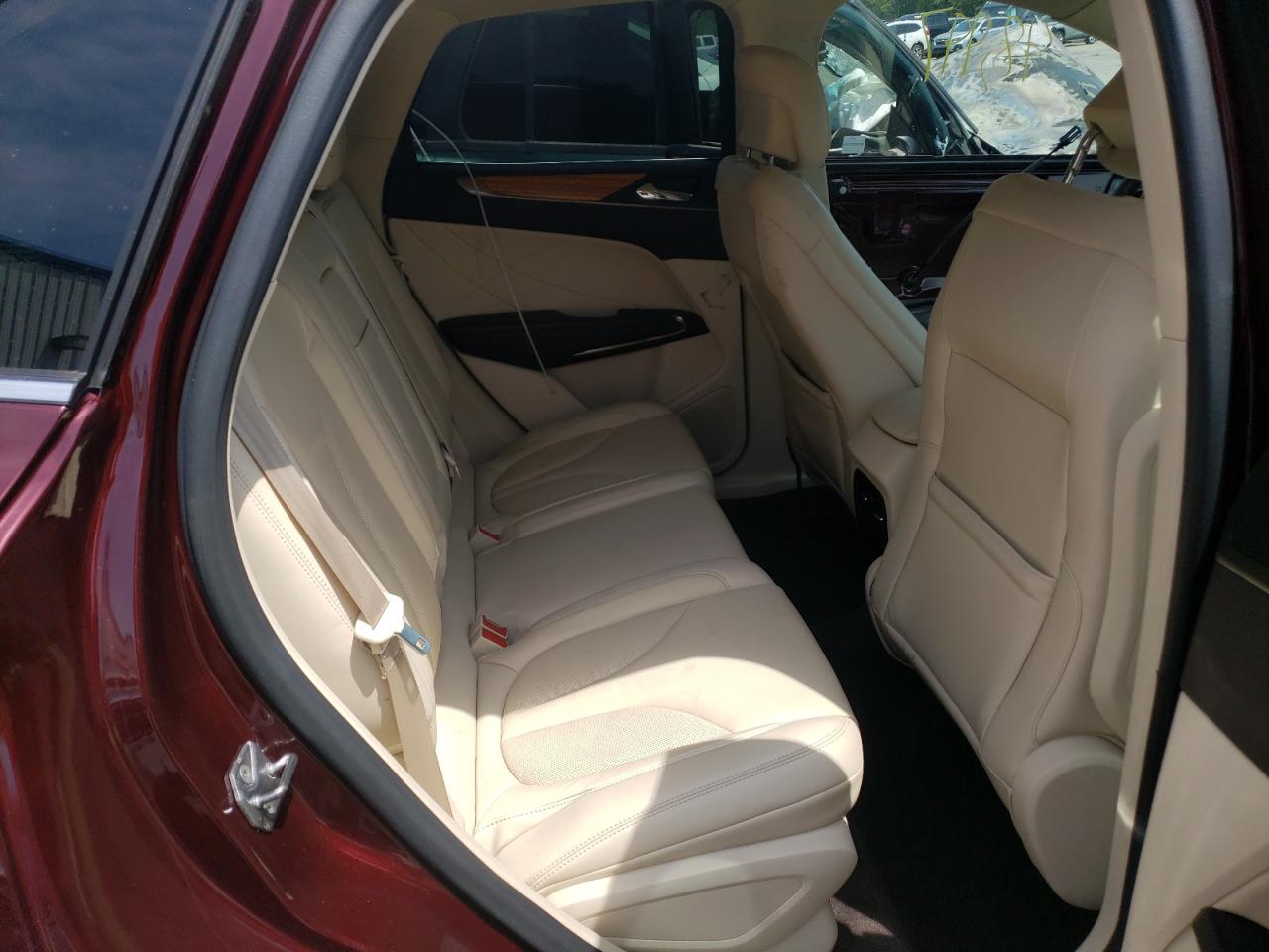 Photo 6 from auction – 2016 LINCOLN MKC SELECT with VIN 5LMCJ2C93GUJ18250