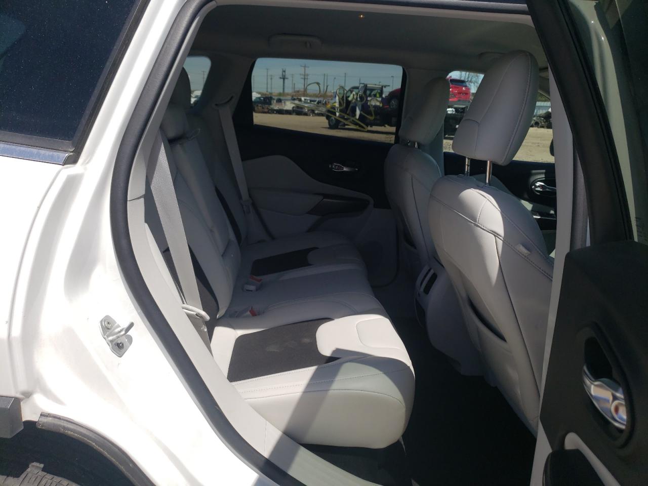 Photo 6 from auction – 2020 JEEP CHEROKEE L with VIN 1C4PJMLX2LD516742