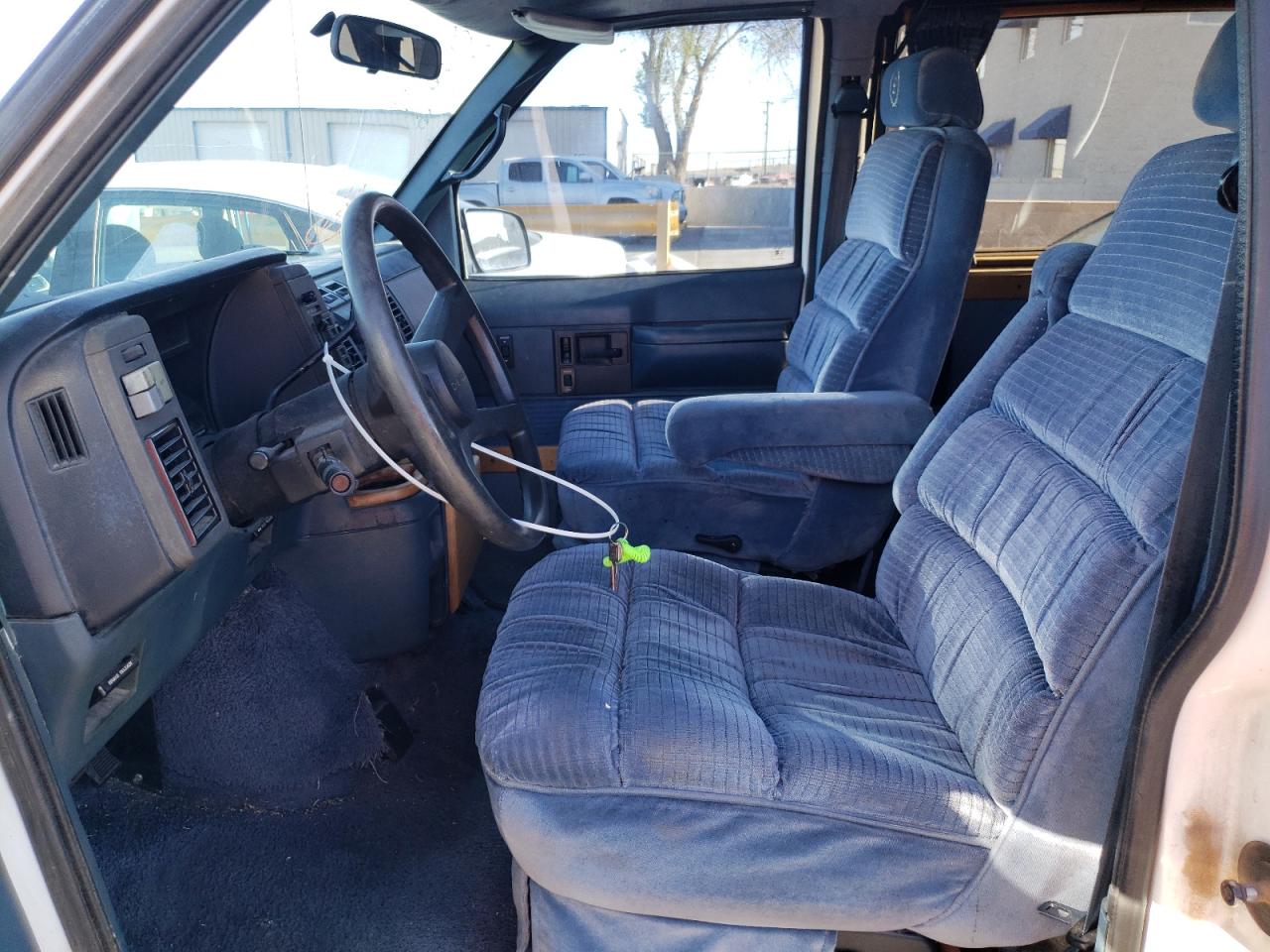 Photo 5 from auction – 1993 CHEVROLET ASTRO with VIN 1GBDM19Z0PB178152