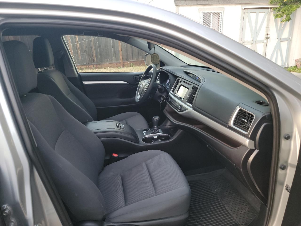 Photo 5 from auction – 2019 TOYOTA HIGHLANDER with VIN 5TDZZRFH9KS290592