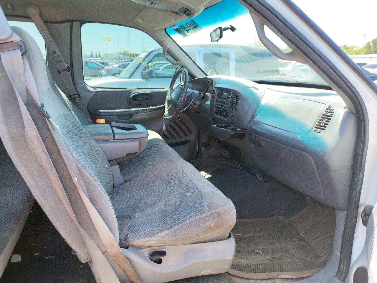 Photo 5 from auction – 2001 FORD F150 with VIN 1FTRX17W71KF52362