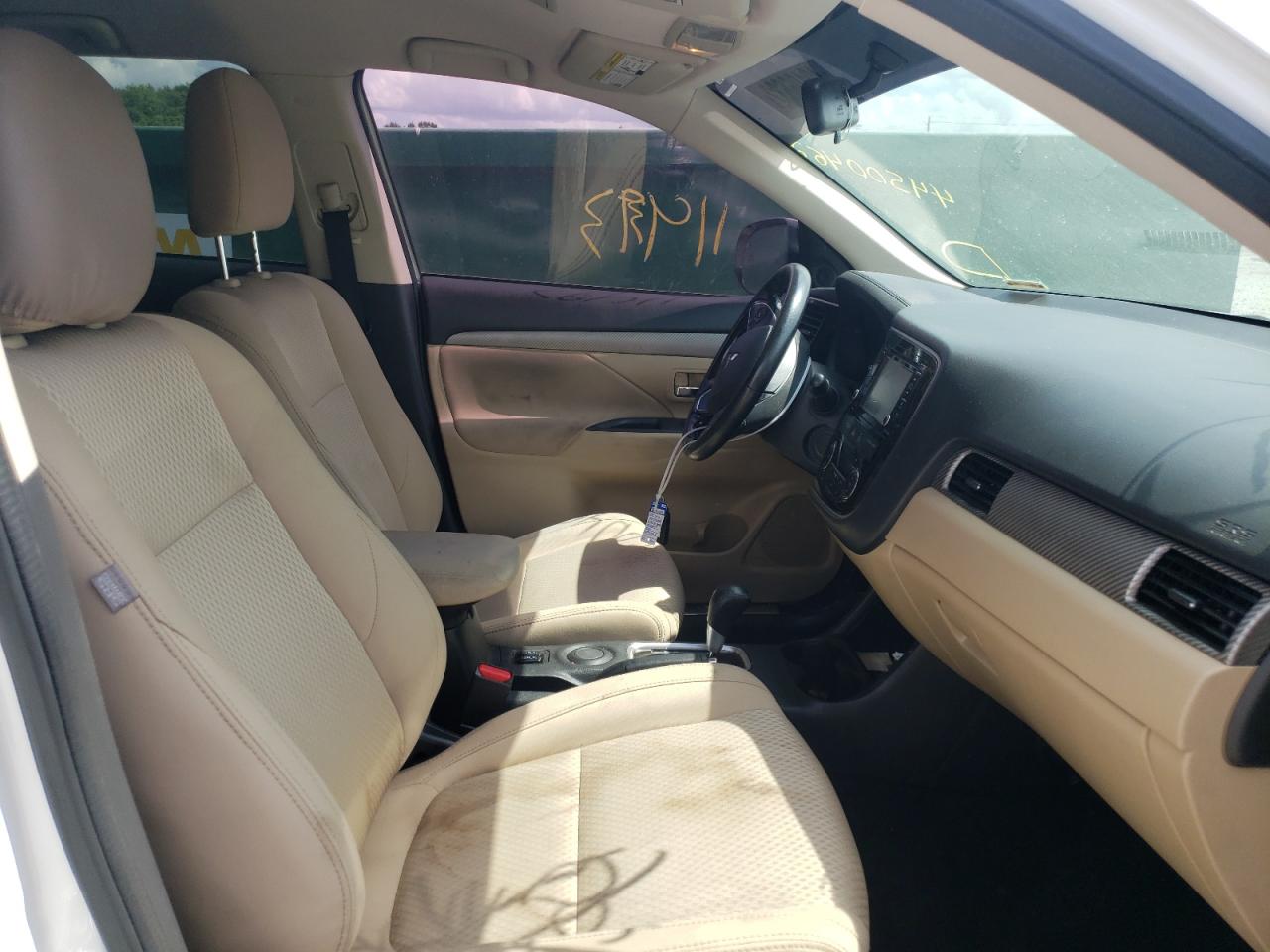 Photo 5 from auction – 2016 MITSUBISHI OUTLANDER with VIN JA4AD3A35GZ044157