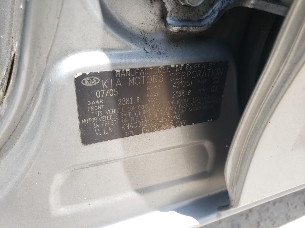 Photo 10 from auction – 2006 KIA OPTIMA LX with VIN KNAGD126165457094