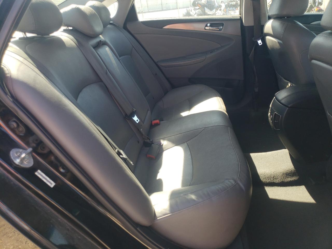 Photo 6 from auction – 2011 HYUNDAI SONATA HYB with VIN KMHEC4A48BA013996