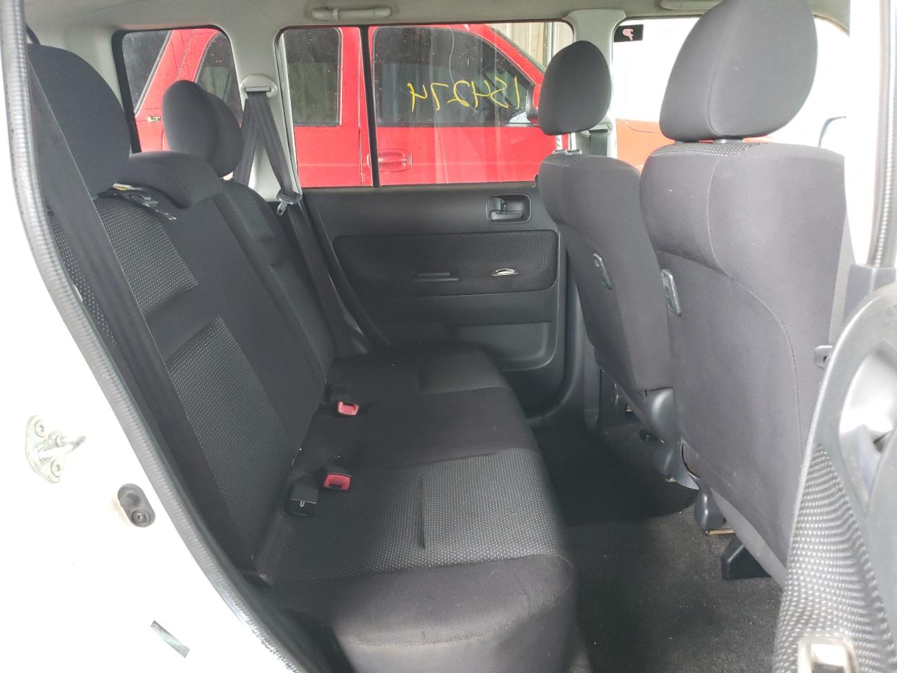 Photo 6 from auction – 2005 TOYOTA SCION XB with VIN JTLKT324154020344
