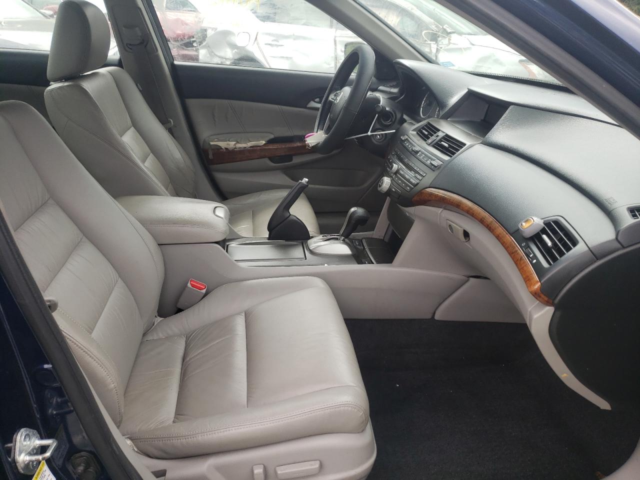 Photo 20 from auction – 2011 HONDA ACCORD EXL with VIN 1HGCP3F86BA021408