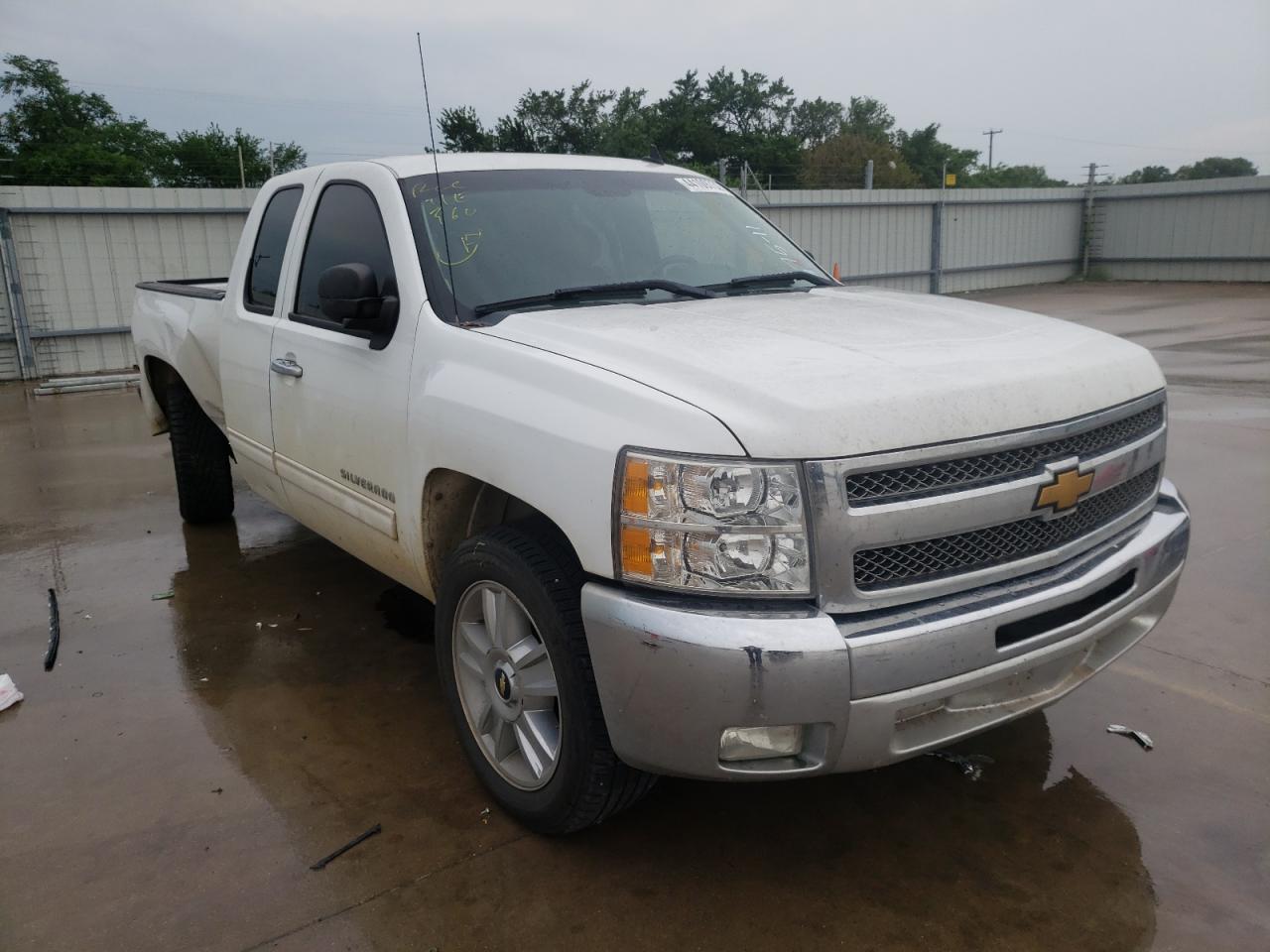 CHEVROLET SILVERADO 2012 with VIN 1GCRCSE08CZ131096 - Photo from auction