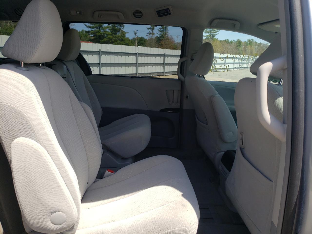 Photo 6 from auction – 2014 TOYOTA SIENNA LE with VIN 5TDKK3DC9ES519450