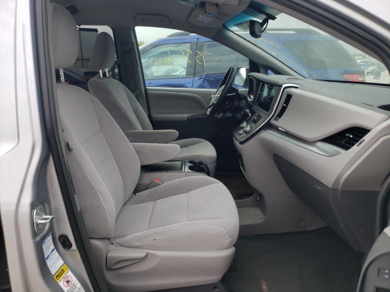 Photo 5 from auction – 2015 TOYOTA SIENNA LE with VIN 5TDJK3DC2FS126869