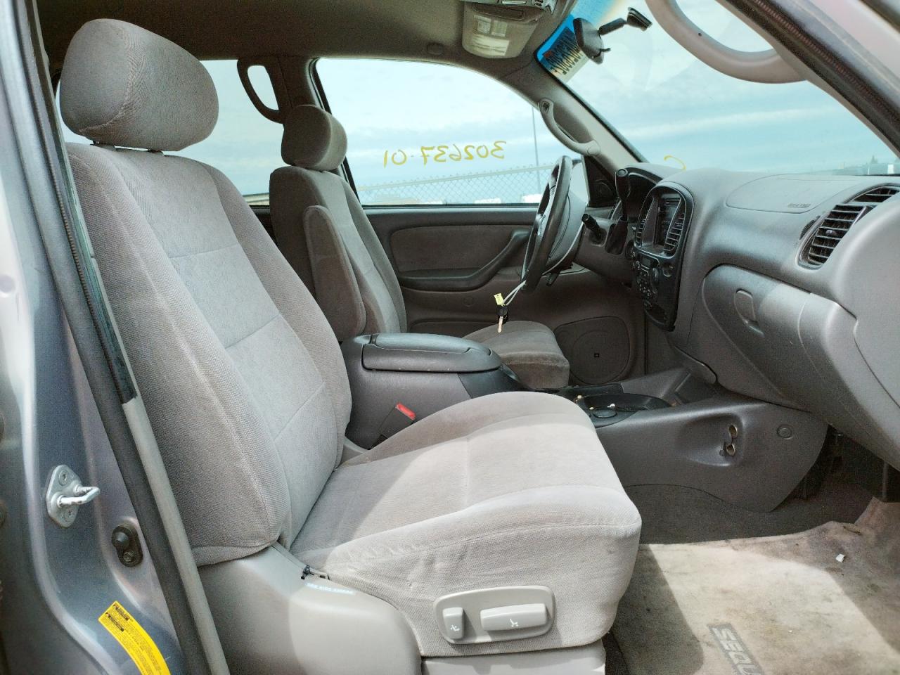 Photo 5 from auction – 2001 TOYOTA SEQOUIA with VIN 5TDZT34A91S021964