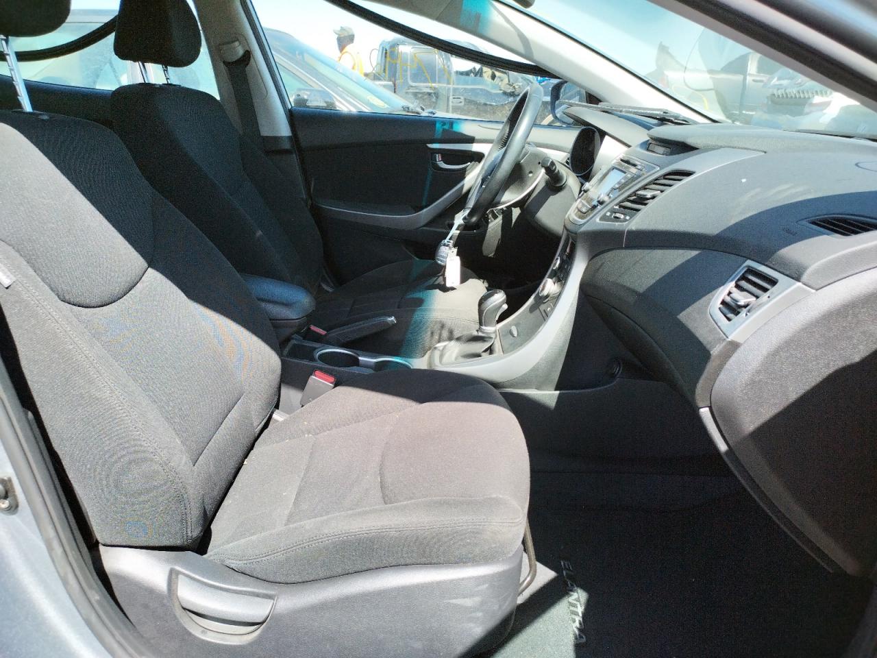 Photo 5 from auction – 2016 HYUNDAI ELANTRA SE with VIN KMHDH4AE0GU545271