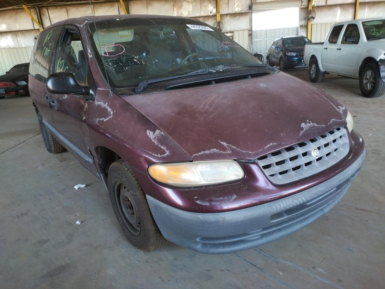 CHRYSLER VOYAGER 2000 with VIN 2C4GJ2538YR773634 - Photo from auction