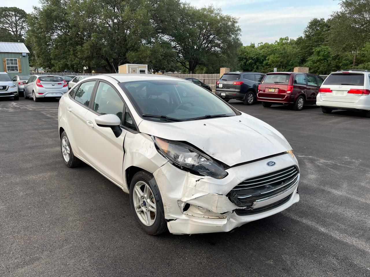 FORD FIESTA SE 2018 with VIN 3FADP4BJ6JM140181 - Photo from auction