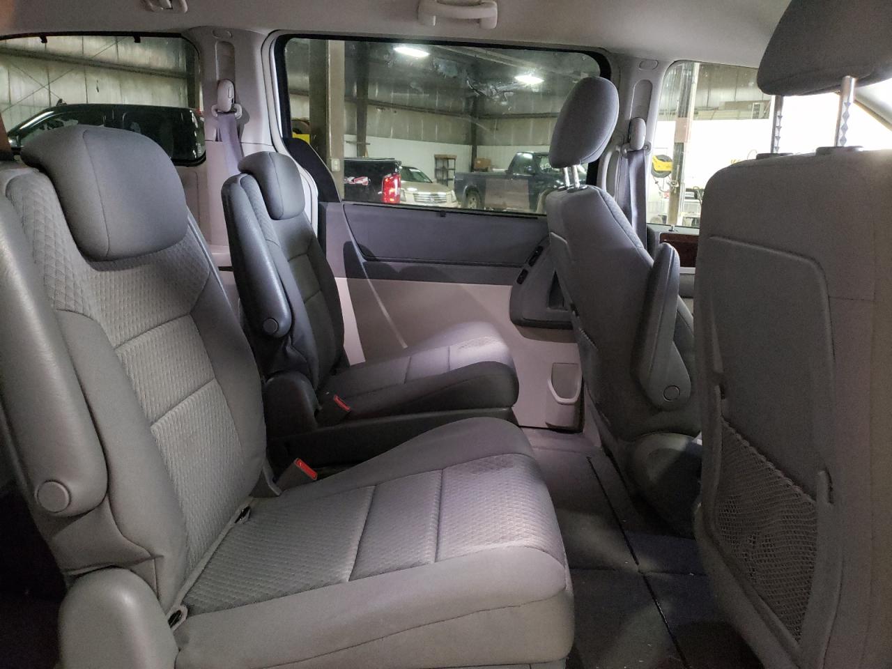 Photo 6 from auction – 2010 CHRYSLER TOWN & COU with VIN 2A4RR5D1XAR241188