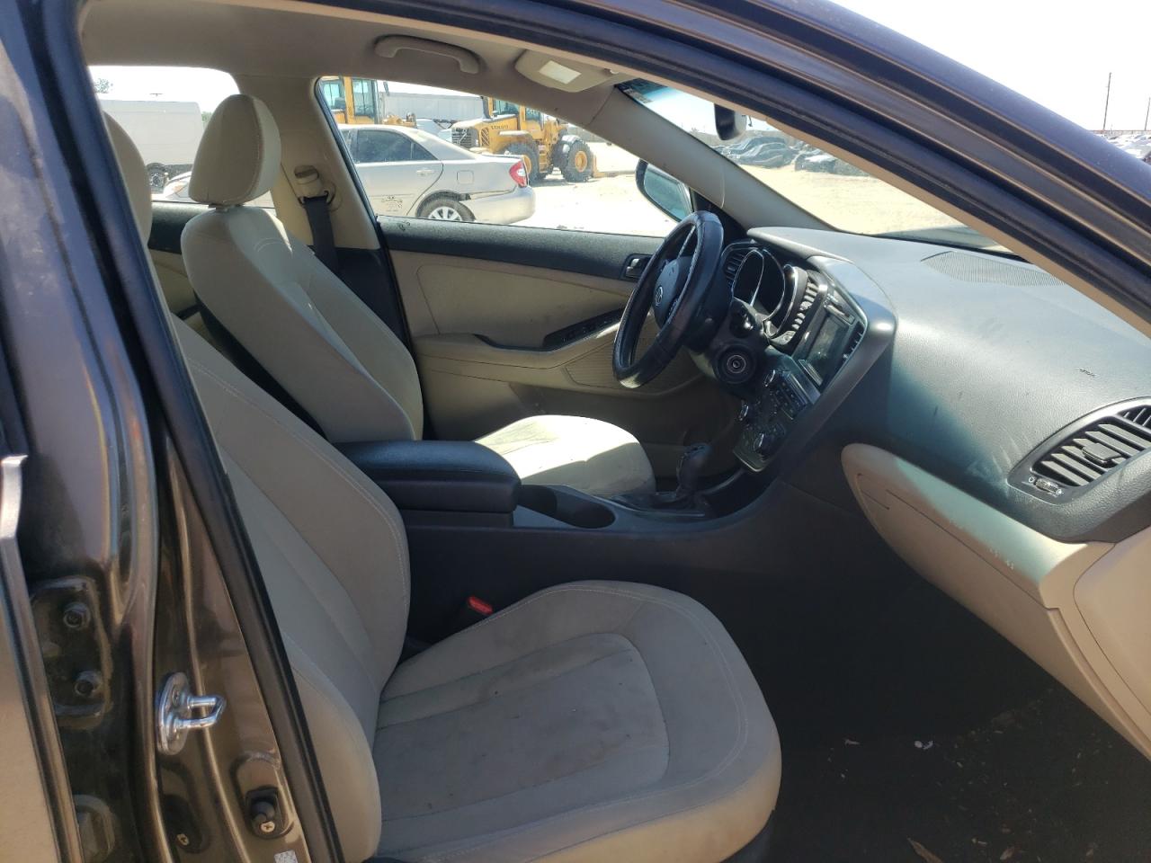 Photo 5 from auction – 2011 KIA OPTIMA LX with VIN KNAGM4A73B5103504