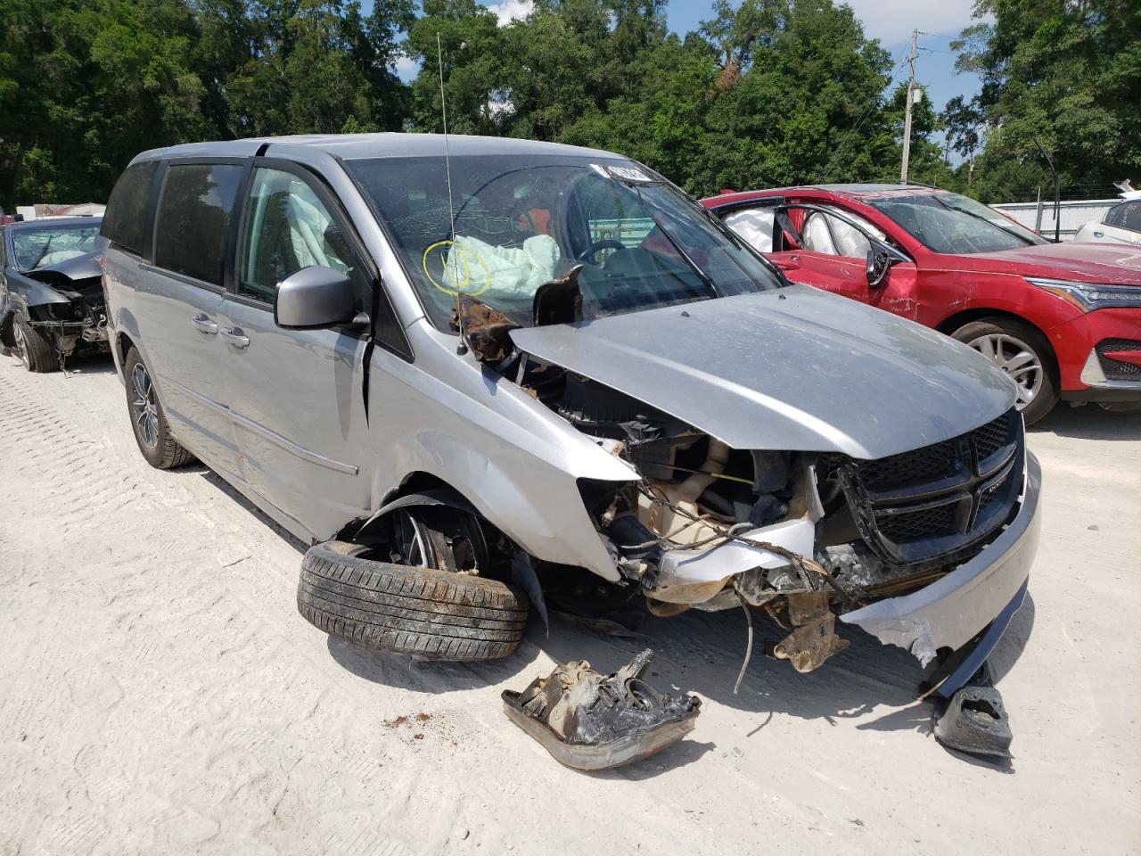 DODGE GRAND CARA 2017 with VIN 2C4RDGBG3HR548073 - Photo from auction