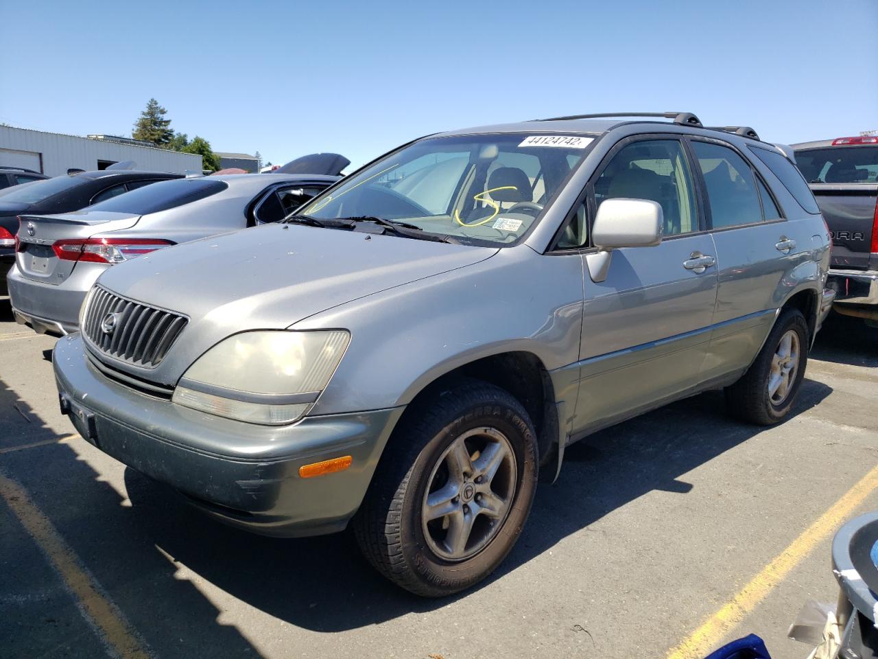 Photo 2 from auction – 2000 LEXUS RX 300 with VIN JT6HF10U0Y0128686