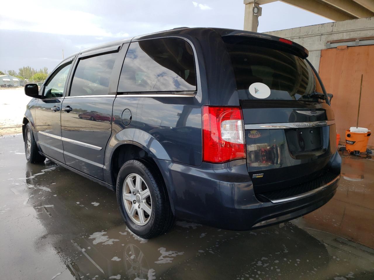 Photo 3 from auction – 2013 CHRYSLER TOWN & COU with VIN 2C4RC1BG4DR637919