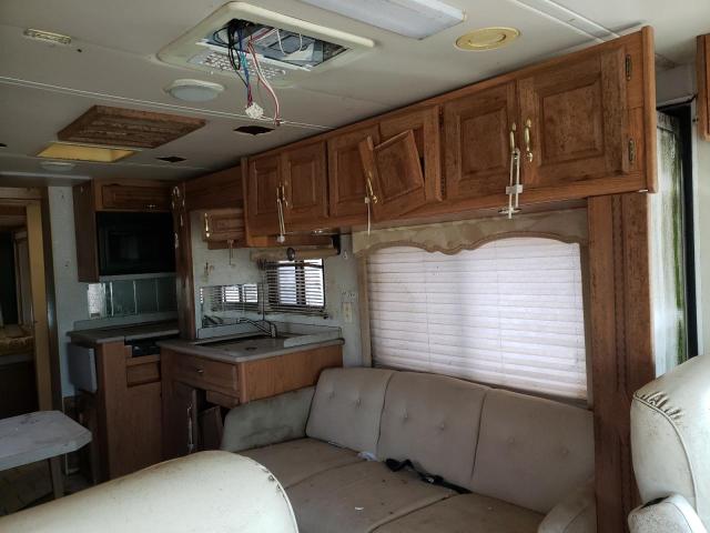 Photo 10 from auction – 2002 HOLI RV with VIN 1RF22424822018109