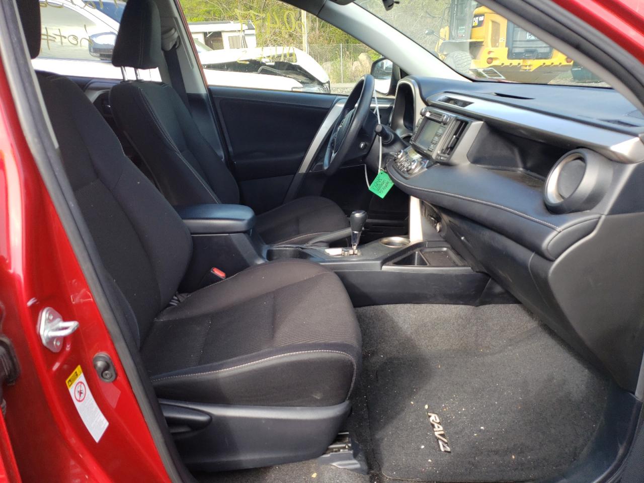 Photo 19 from auction – 2015 TOYOTA RAV4 XLE with VIN JTMRFREV8FJ048573