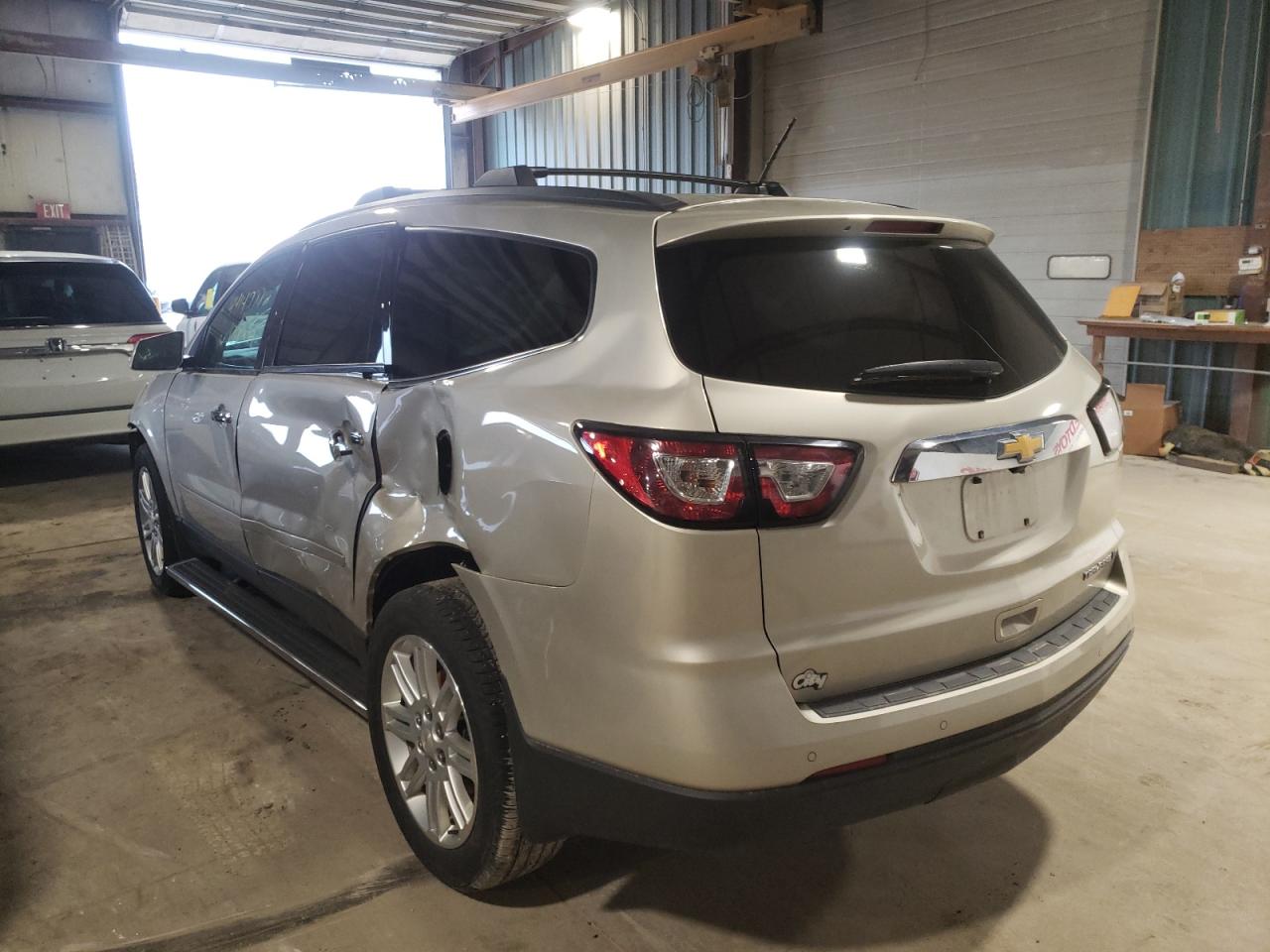 Photo 3 from auction – 2015 CHEVROLET TRAVERSE L with VIN 1GNKRGKD5FJ185860