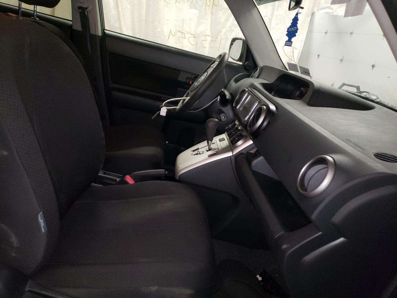 Photo 5 from auction – 2008 SCION XB with VIN JTLKE50E981042910