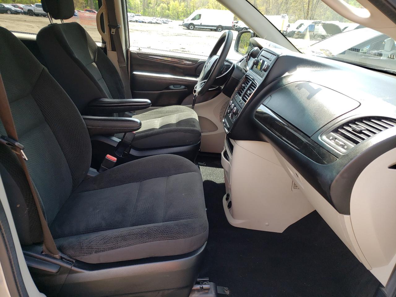Photo 5 from auction – 2017 DODGE GRAND CARA with VIN 2C4RDGBG7HR856296