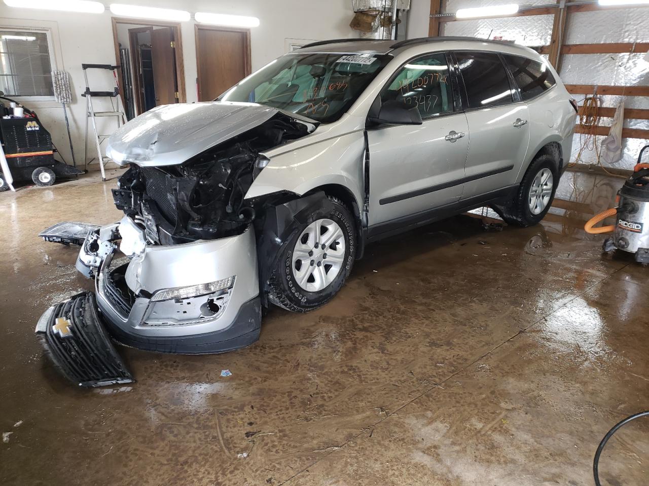 Photo 2 from auction – 2014 CHEVROLET TRAVERSE L with VIN 1GNKRFKD3EJ332685