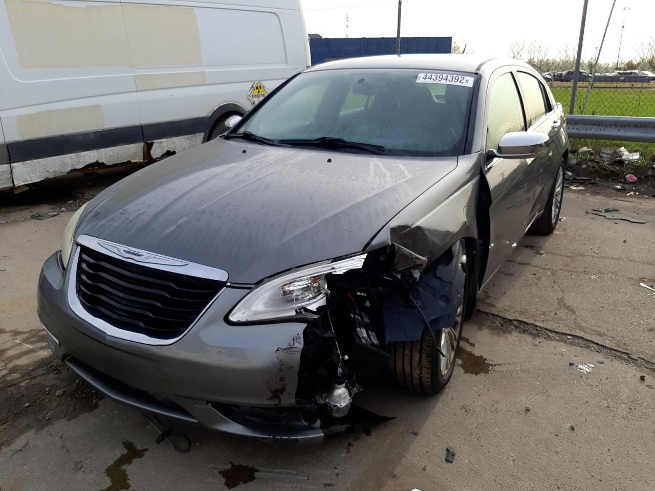 Photo 2 from auction – 2013 CHRYSLER 200 LIMITE with VIN 1C3CCBCG2DN577876