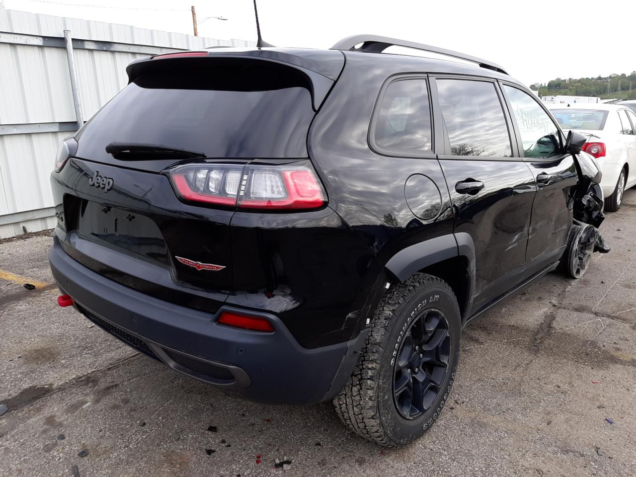 Photo 4 from auction – 2019 JEEP CHEROKEE T with VIN 1C4PJMBN7KD189172