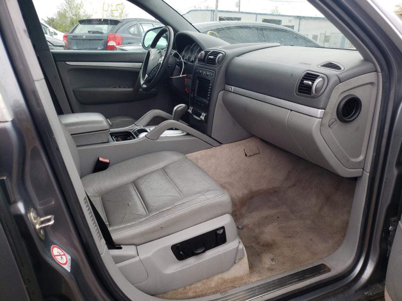 Photo 5 from auction – 2004 PORSCHE CAYENNE S with VIN WP1AB29P04LA69414