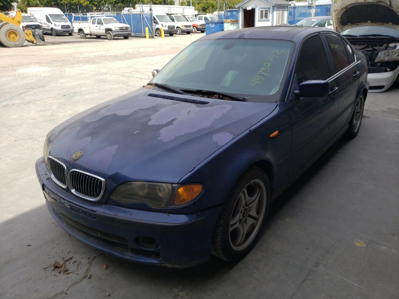 Photo 2 from auction – 2004 BMW 3 SERIES with VIN WBAEV53454KM33663