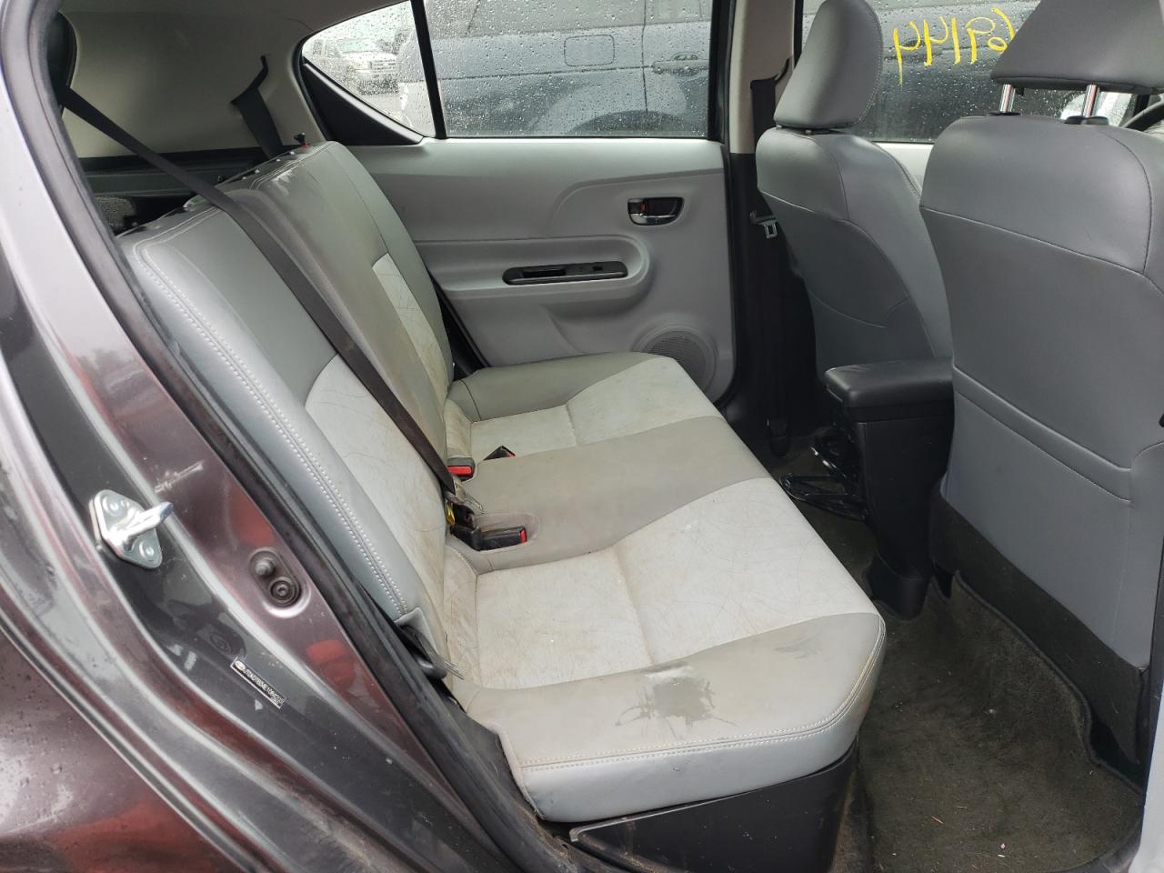 Photo 6 from auction – 2014 TOYOTA PRIUS C with VIN JTDKDTB34E1084203
