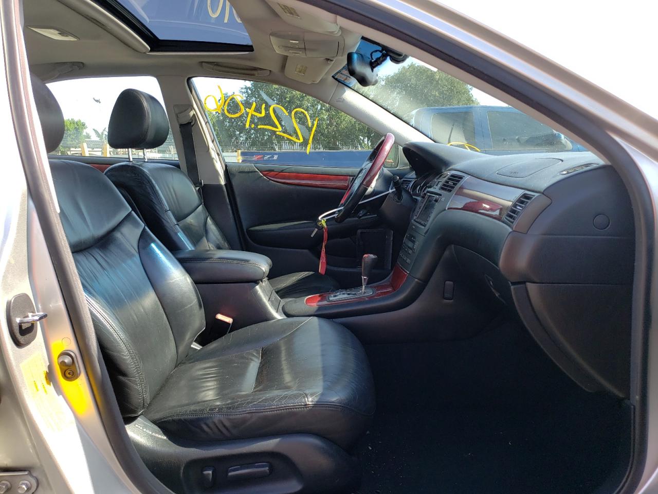 Photo 5 from auction – 2003 LEXUS ES 300 with VIN JTHBF30G730111735