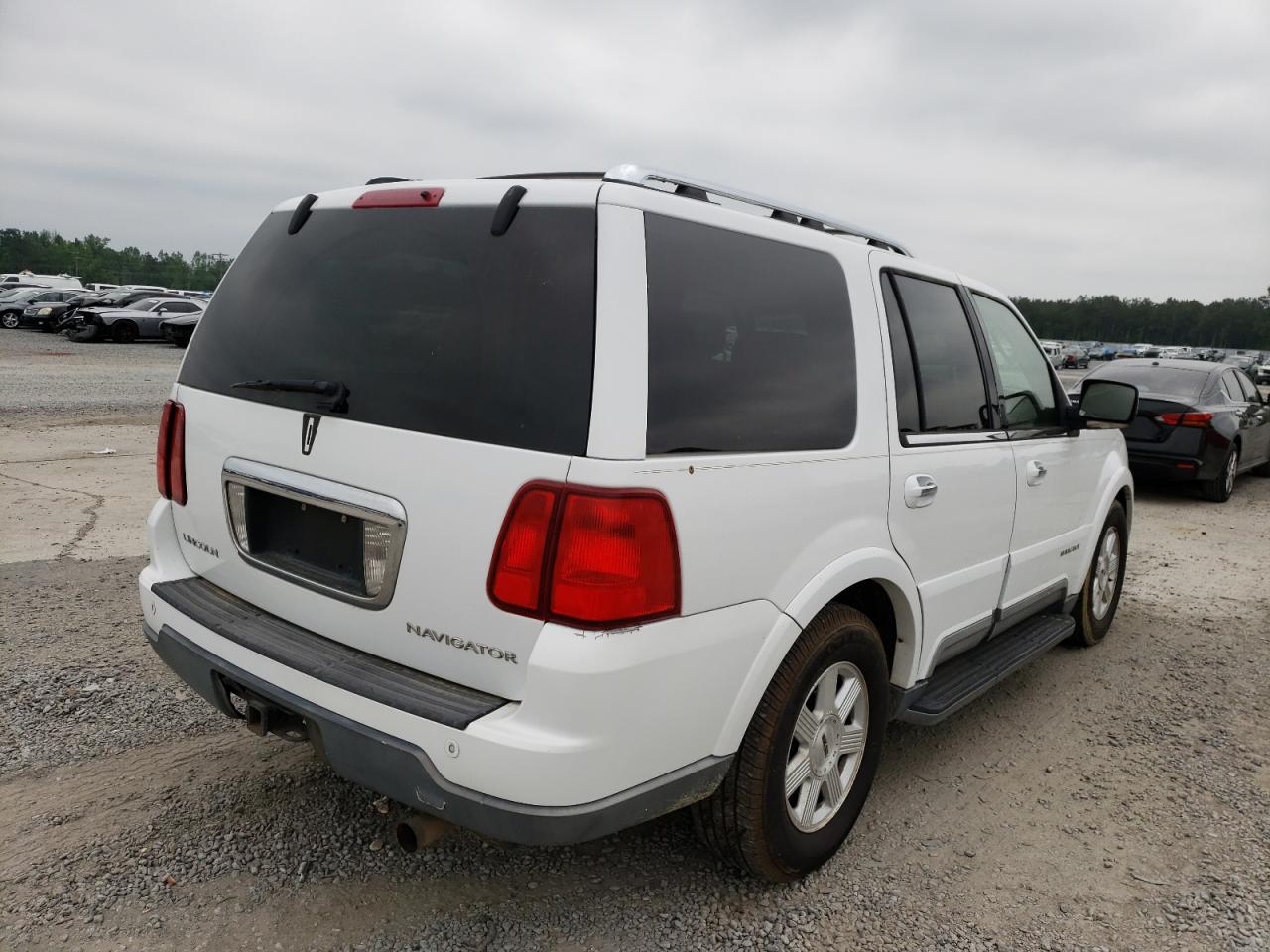 Photo 4 from auction – 2003 LINCOLN NAVIGATOR with VIN 5LMFU27R33LJ11958
