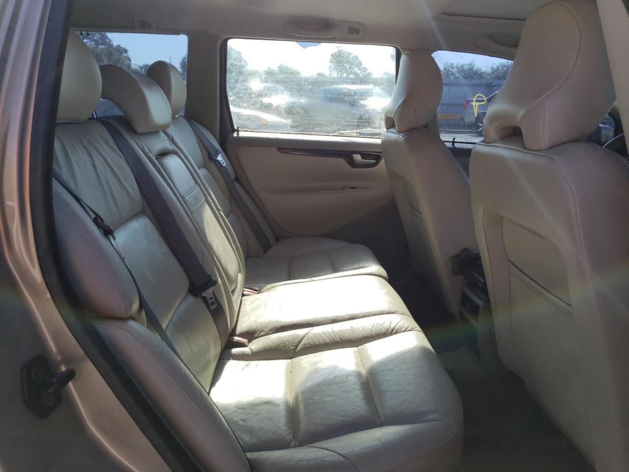 Photo 6 from auction – 2004 VOLVO V70 with VIN YV1SJ59H742358423