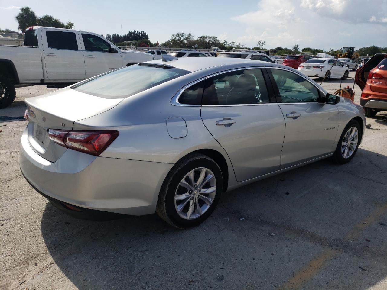 Photo 4 from auction – 2020 CHEVROLET MALIBU LT with VIN 1G1ZD5ST2LF031504