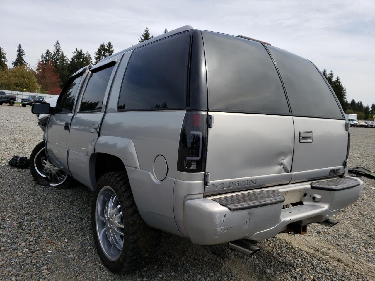 Photo 3 from auction – 2000 GMC YUKON DENA with VIN 1GKEK13R2YR112195