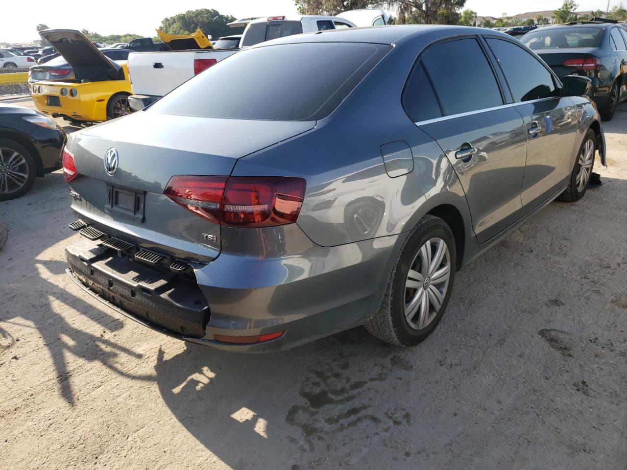 Photo 4 from auction – 2017 VOLKSWAGEN JETTA S with VIN 3VW2B7AJ1HM310747