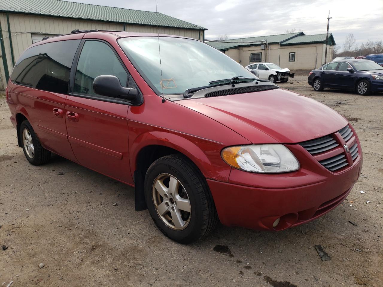 DODGE GRAND CARA 2005 with VIN 2D4GP44L15R223539 - Photo from auction