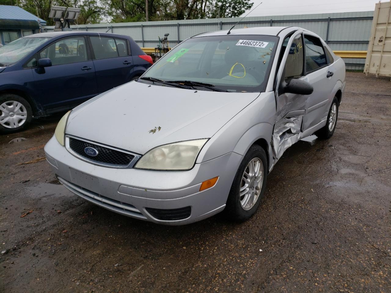 Photo 2 from auction – 2005 FORD FOCUS ZX4 with VIN 1FAFP34NX5W278007