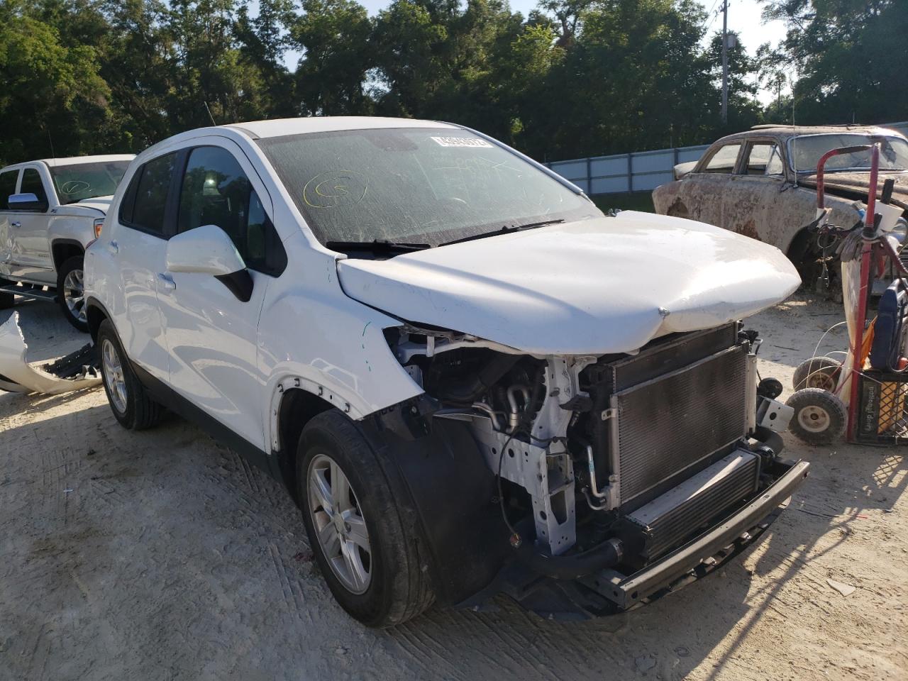 CHEVROLET TRAX LS 2020 with VIN 3GNCJKSB0LL146384 - Photo from auction