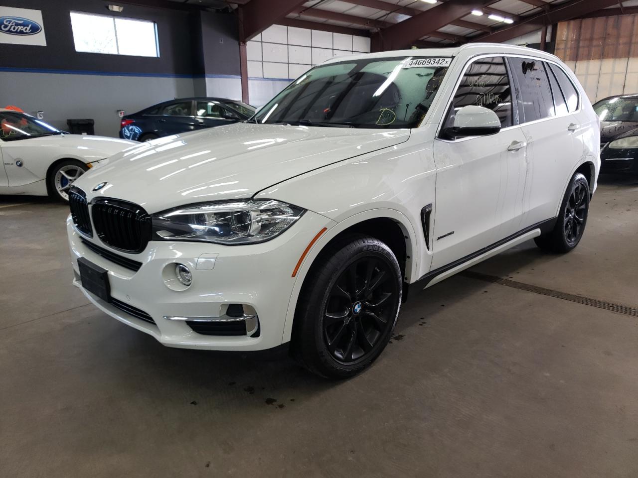 Photo 2 from auction – 2014 BMW X5 XDRIVE3 with VIN 5UXKR0C52E0K48519