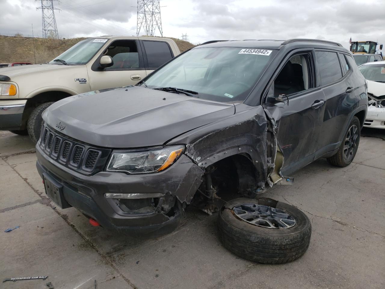 Photo 2 from auction – 2019 JEEP COMPASS TR with VIN 3C4NJDDB1KT627396
