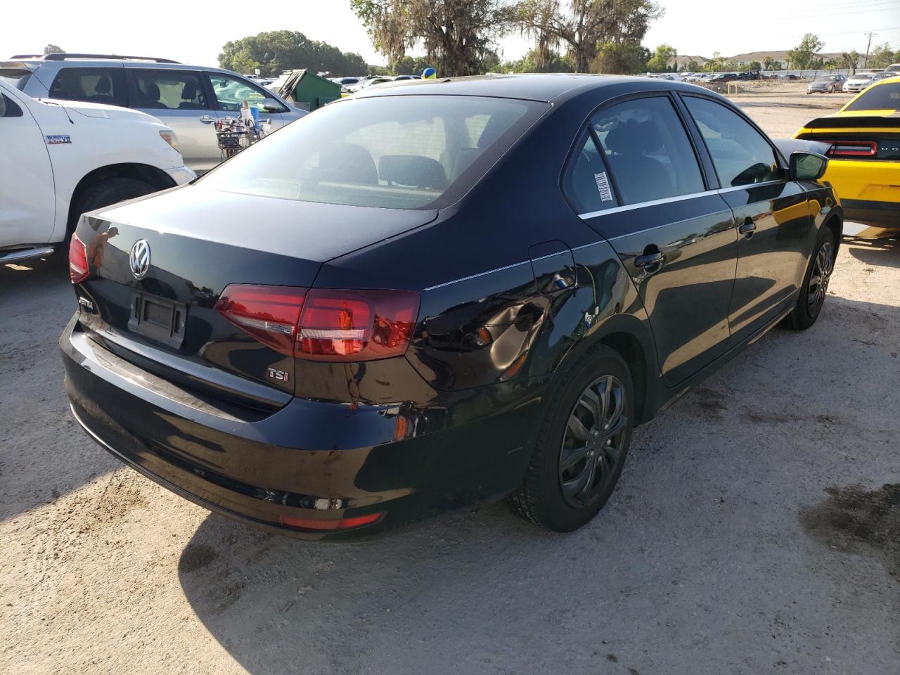 Photo 4 from auction – 2017 VOLKSWAGEN JETTA S with VIN 3VW2B7AJ2HM385795