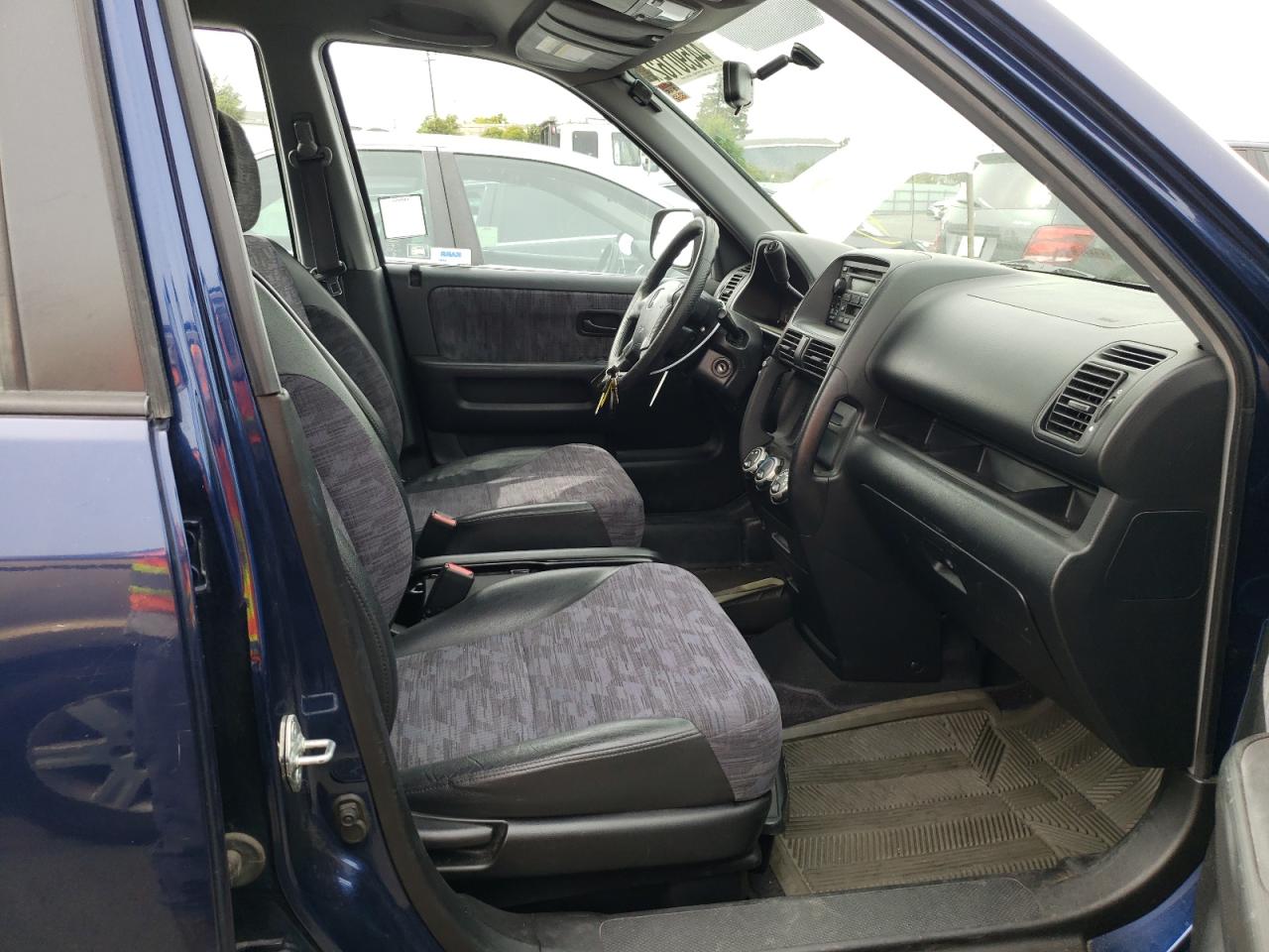 Photo 5 from auction – 2003 HONDA CR-V LX with VIN JHLRD68463C008499