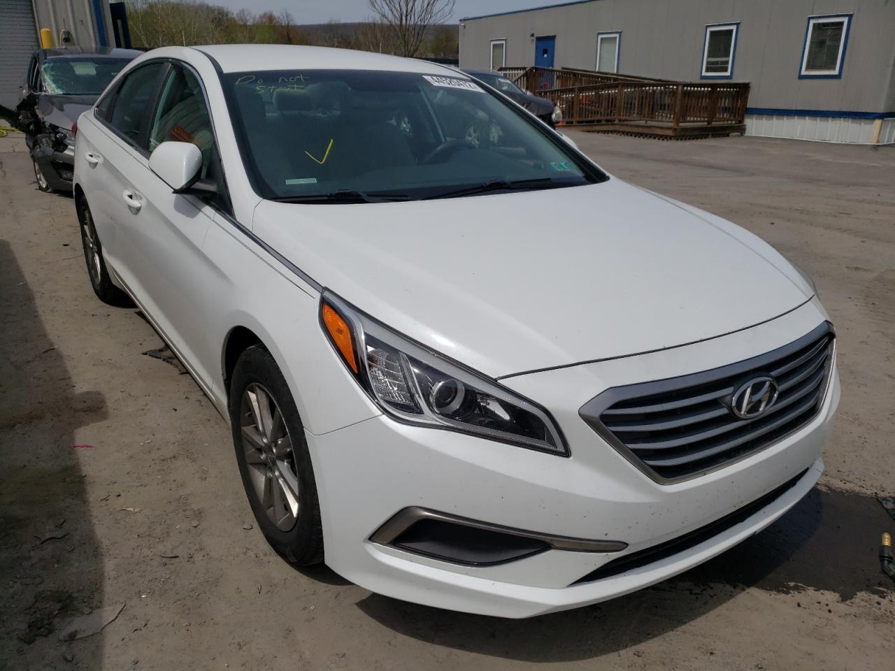 HYUNDAI SONATA SE 2016 with VIN 5NPE24AF9GH290665 - Photo from auction