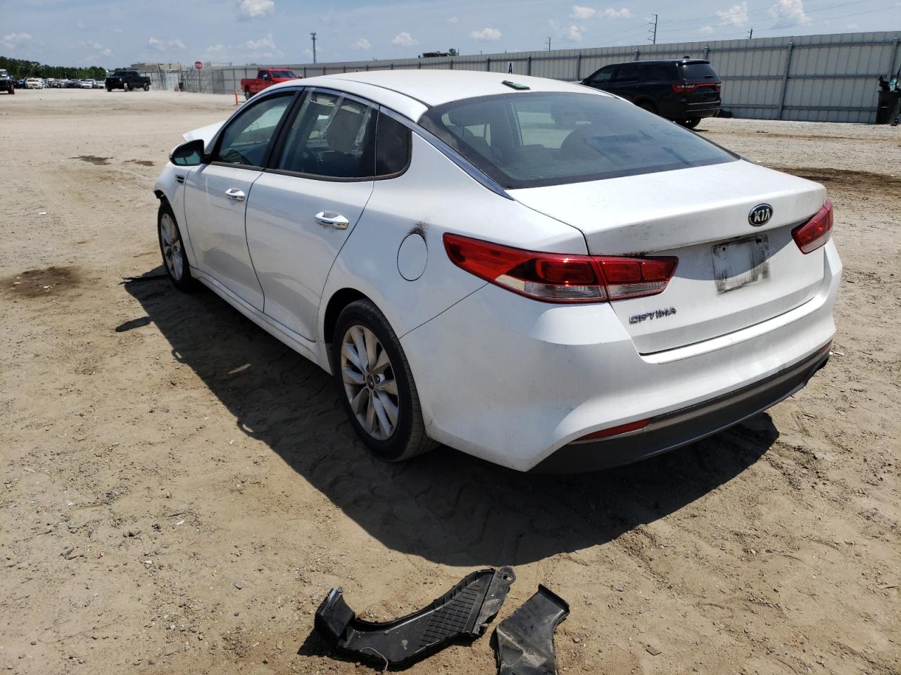 Photo 3 from auction – 2016 KIA OPTIMA LX with VIN 5XXGT4L34GG011577