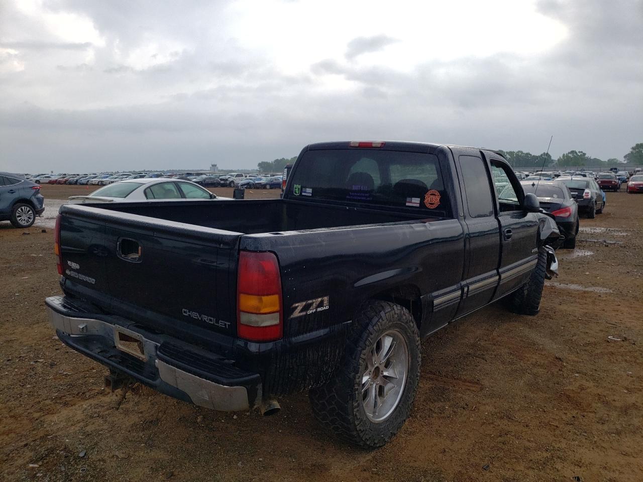 Photo 4 from auction – 2000 CHEVROLET SILVERADO with VIN 1GCEK19T9YZ299823
